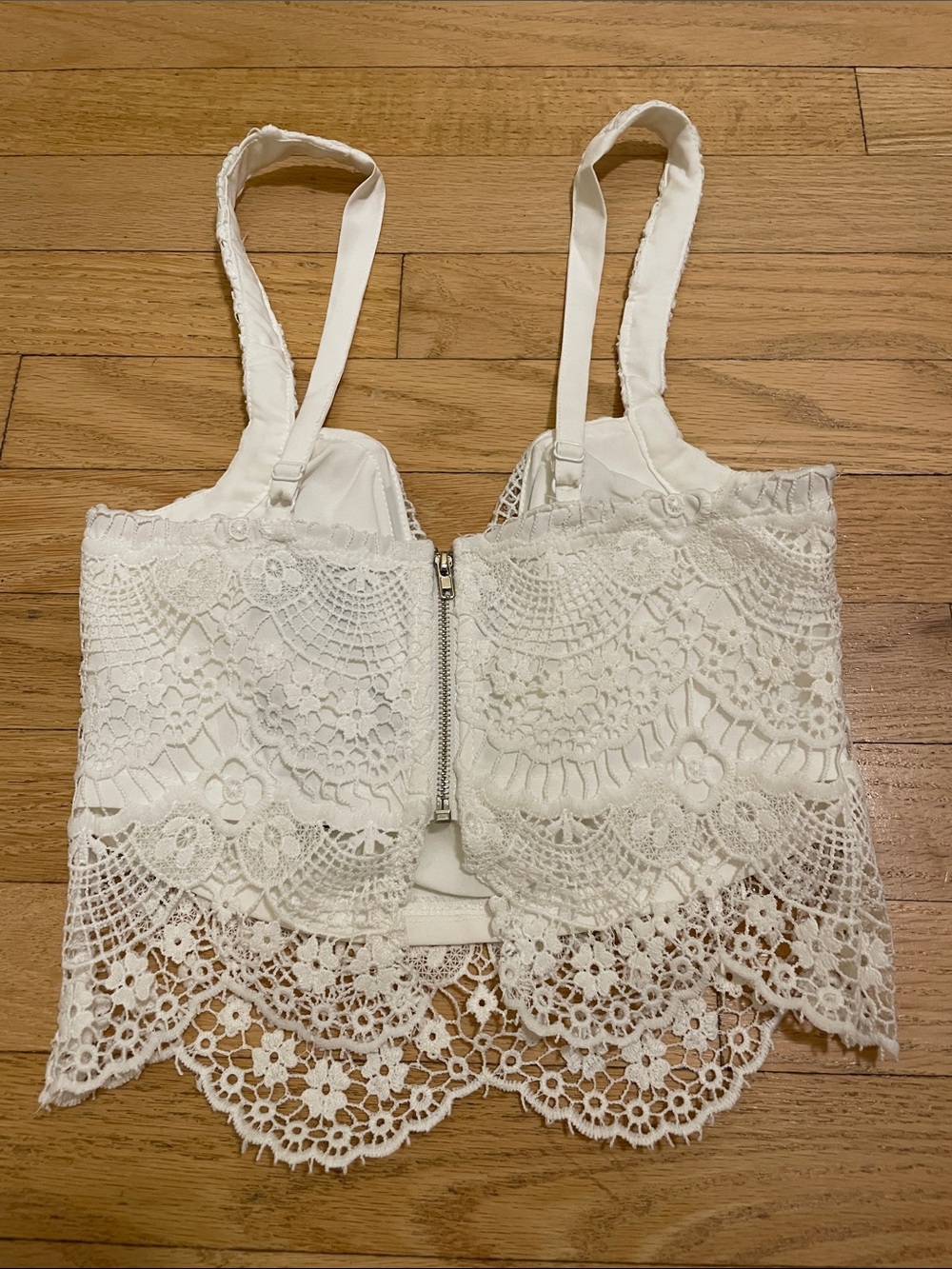 NWT SABO Skirt White Lace Top with Plunging Neckline - Size XS - Picture 10 of 11